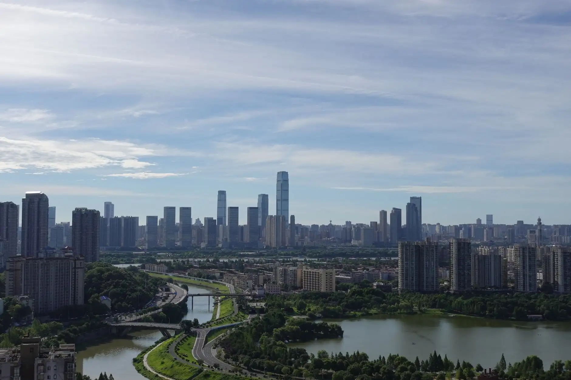 海南智能硬件与物联网技术研发趋势：2025年行业应用新动向